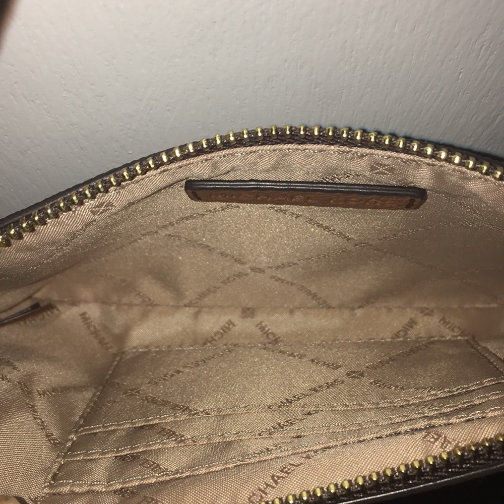 Real Michael kors purse never been worn brand new - Picture 2 of 2